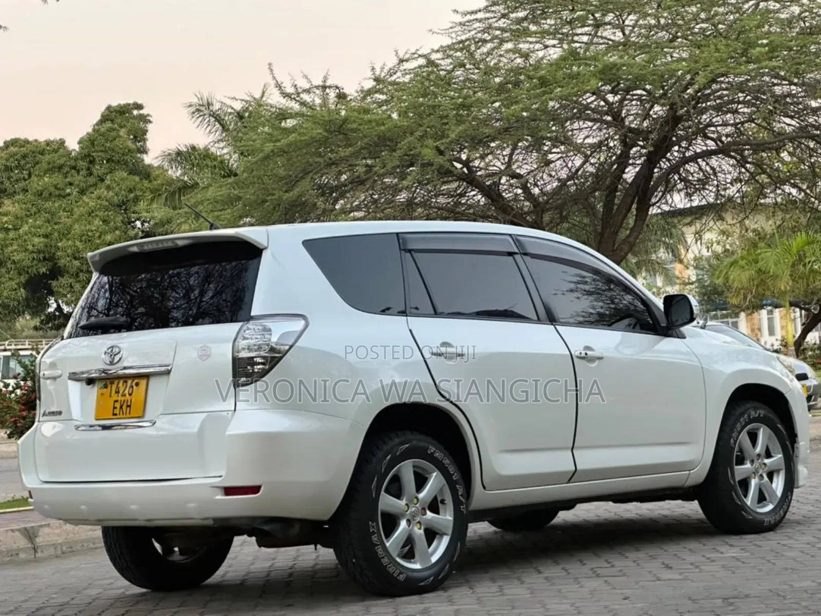 Toyota Vanguard 2009 White