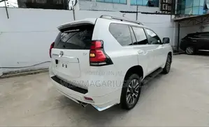 Toyota Land Cruiser Prado 2022 Off white