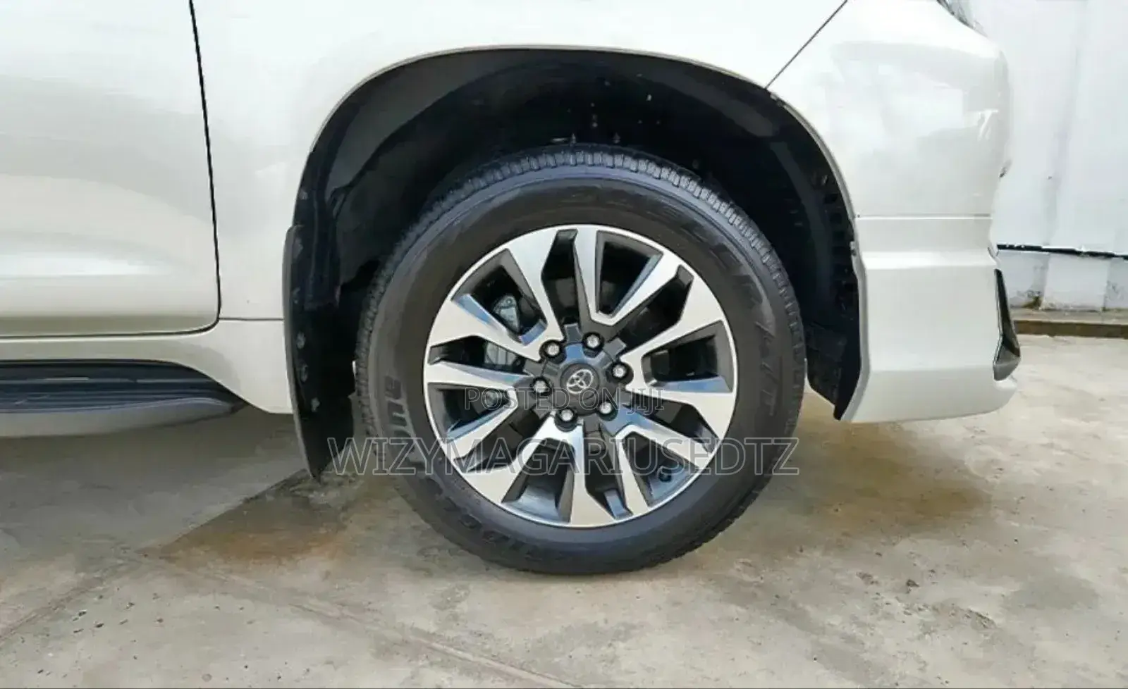 Toyota Land Cruiser Prado 2022 Off white