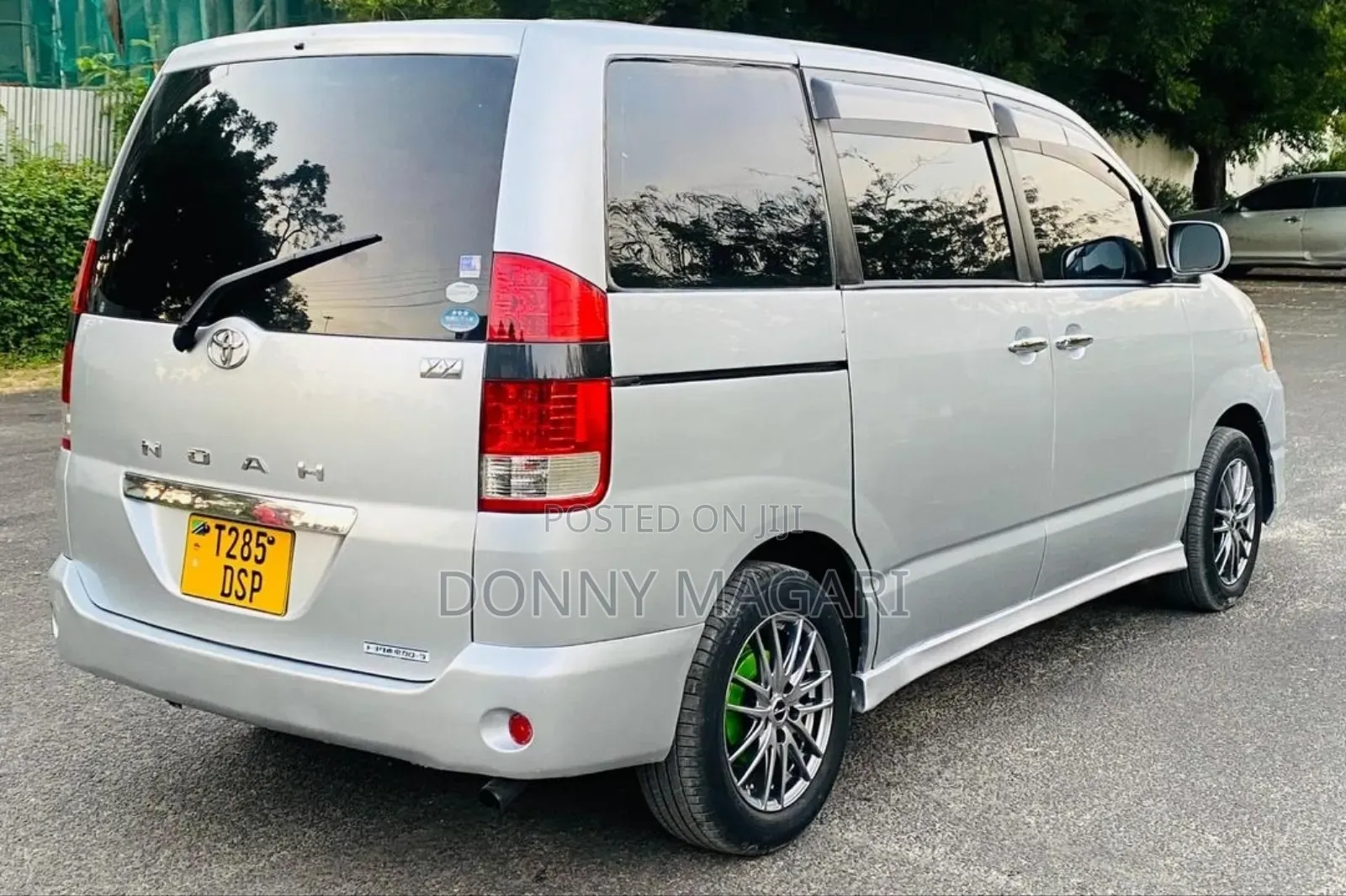 Toyota Noah 2009 Silver