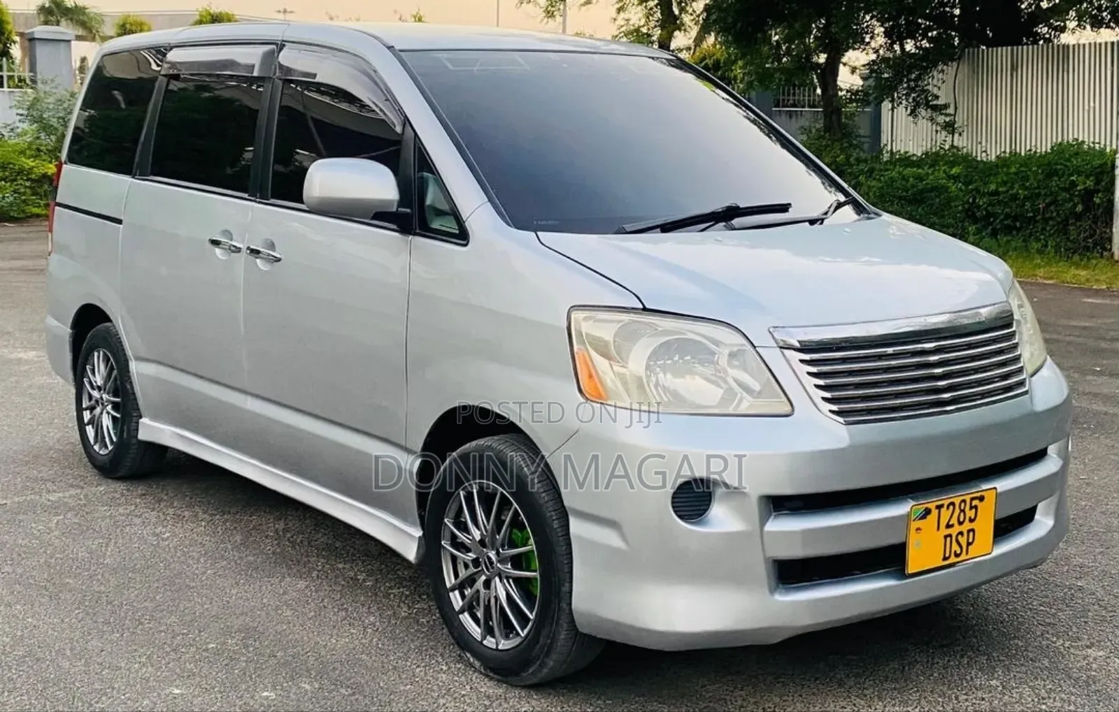 Toyota Noah 2009 Silver