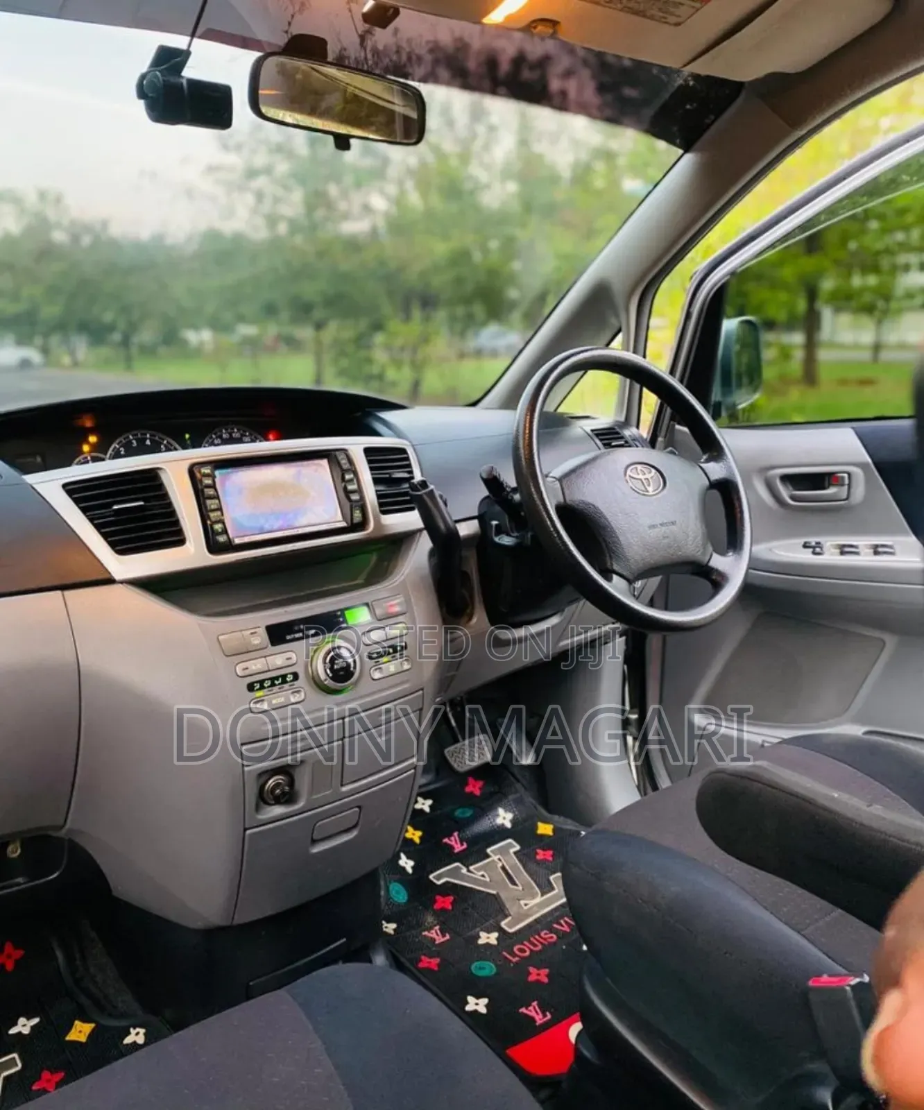 Toyota Noah 2009 Silver