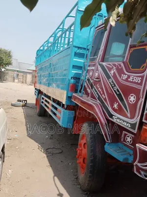 Fuso Longbase Tyre Kubwa