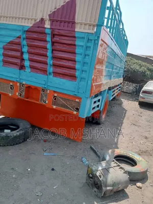Fuso Longbase Tyre Kubwa