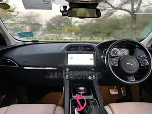 Jaguar F-Pace 2017 Beige