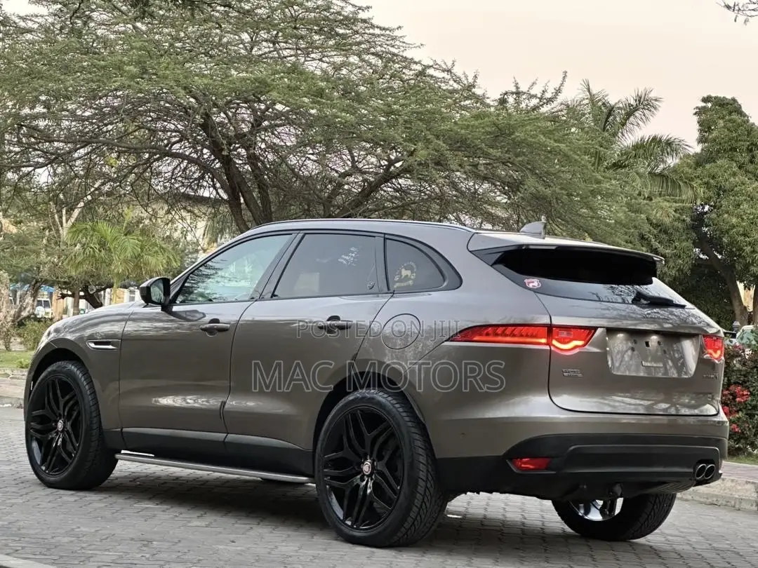 Jaguar F-Pace 2017 Beige
