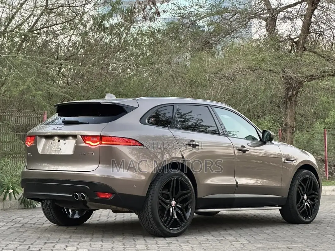 Jaguar F-Pace 2017 Beige