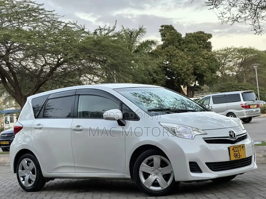 Toyota Ractis 2011 White