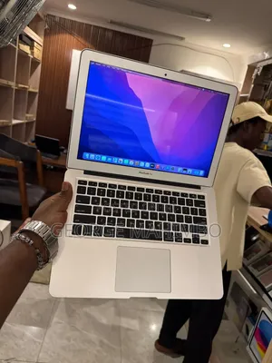 Laptop Apple MacBook Pro 2017 8GB Intel Core I7 SSD 256GB