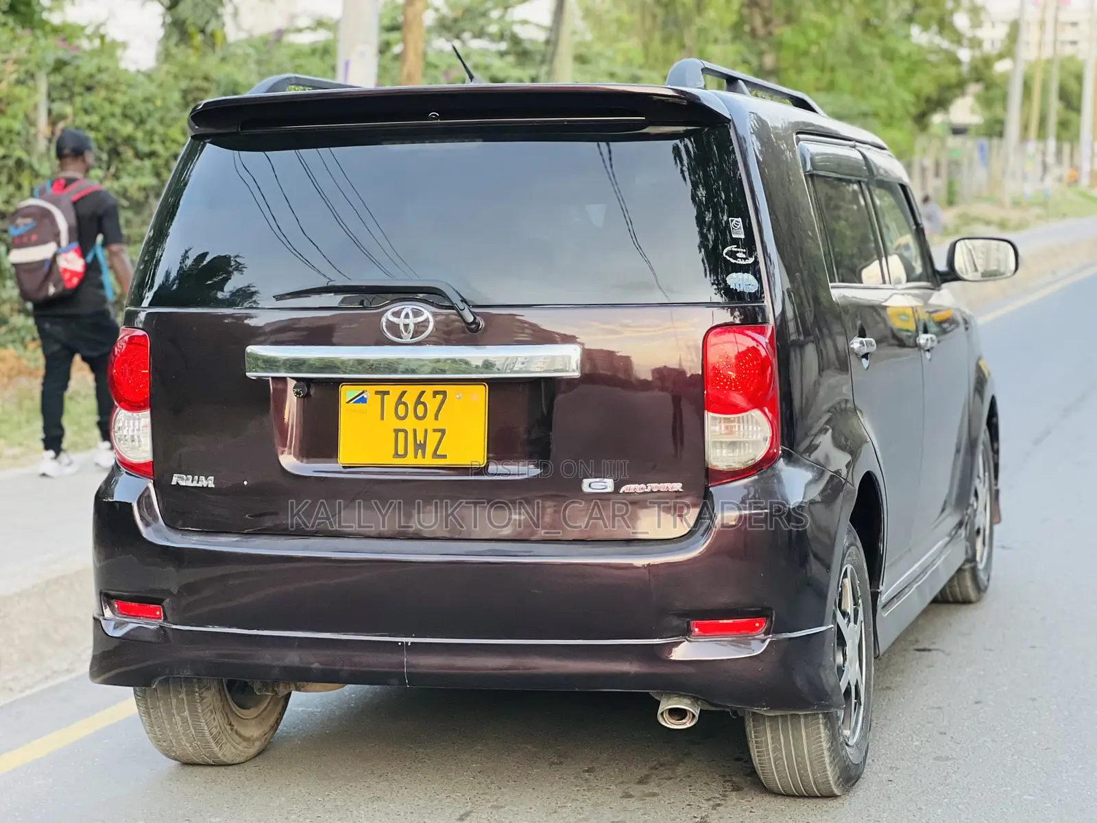 Toyota Corolla Rumion 2013 Maroon