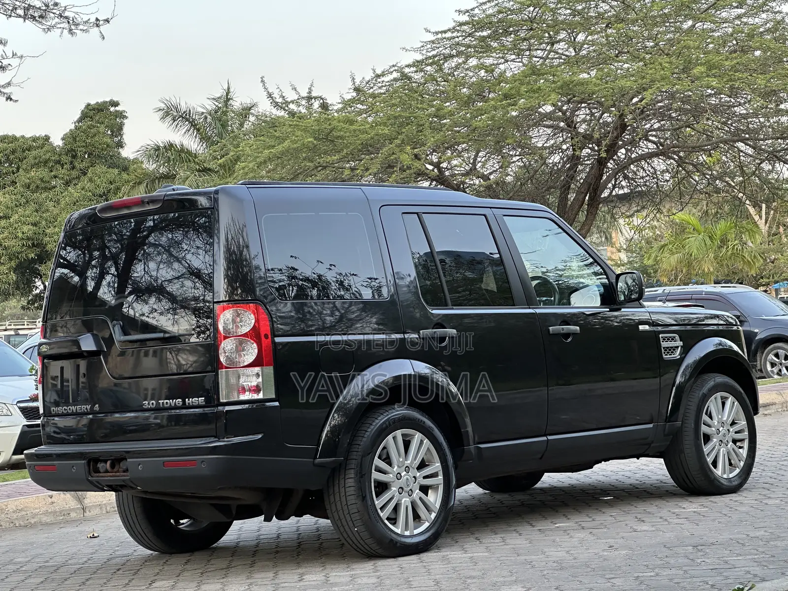 Land Rover Discovery 2011 Black