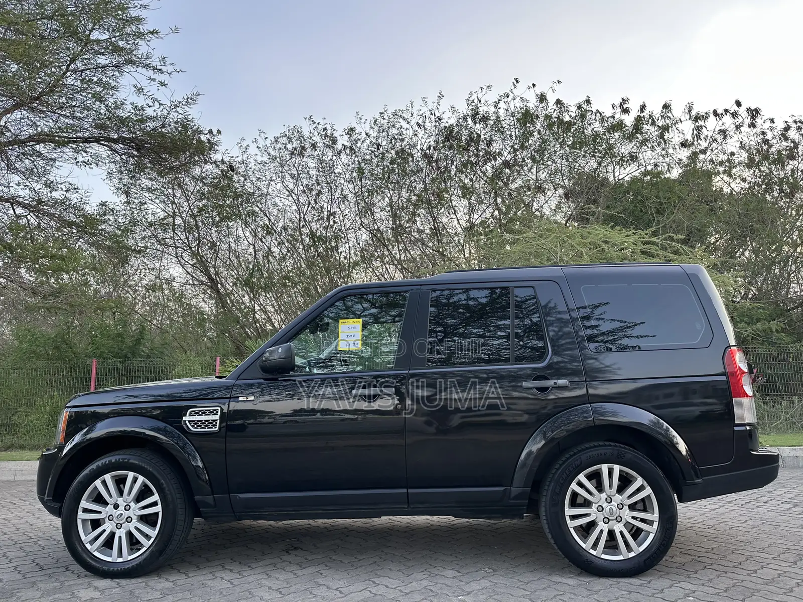 Land Rover Discovery 2011 Black