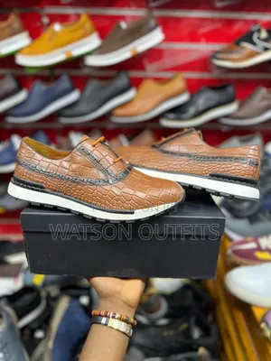 Men's Shoes or Footwears or Viatu Vya Mazingira Tofauti