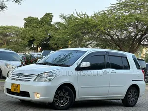 Toyota Raum 2004 White