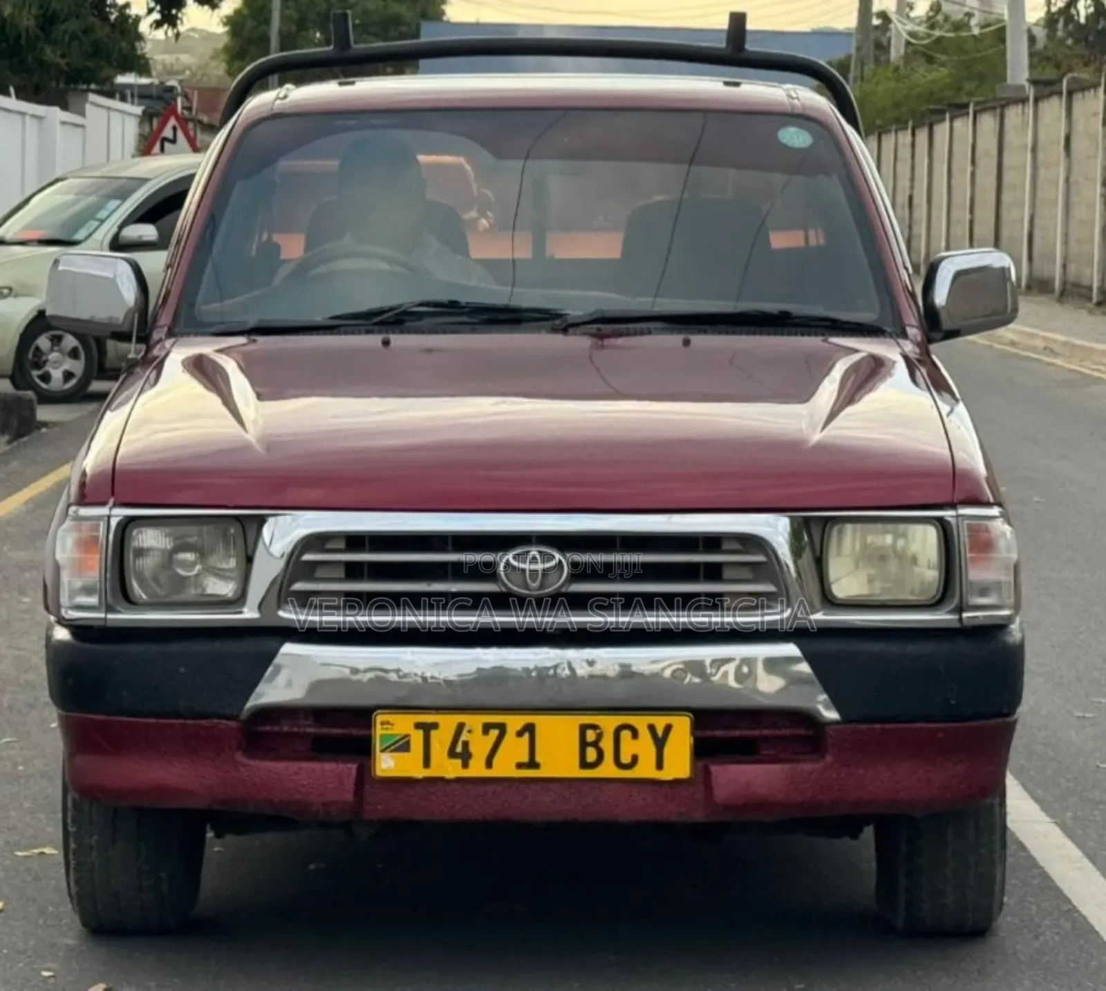 Toyota Hilux 2000 Red