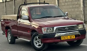 Toyota Hilux 2000 Red