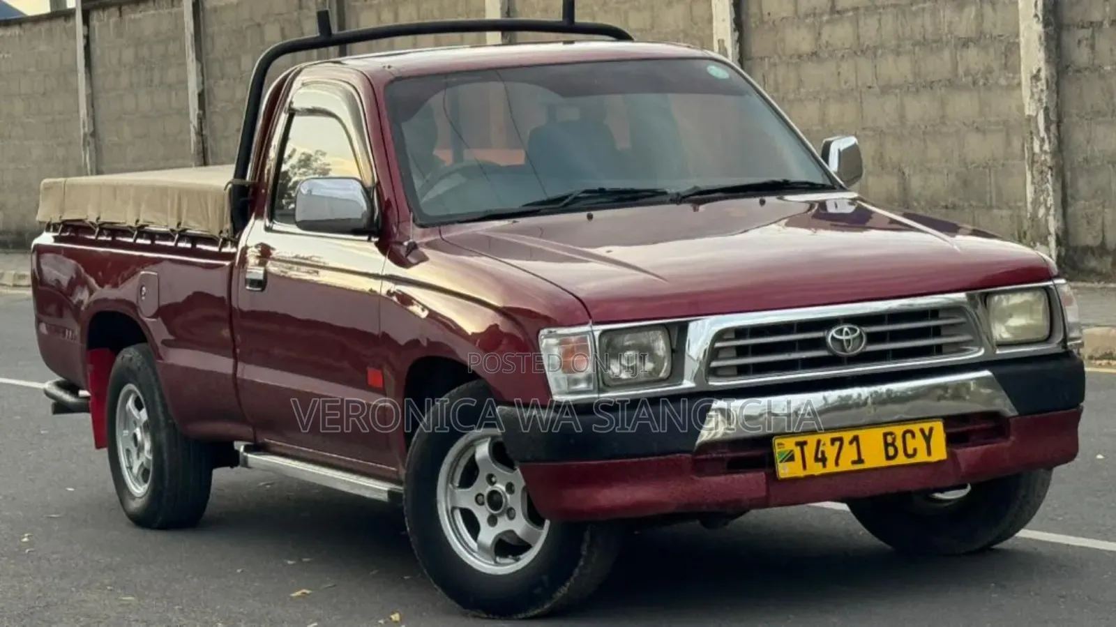Toyota Hilux 2000 Red