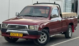 Toyota Hilux 2000 Red