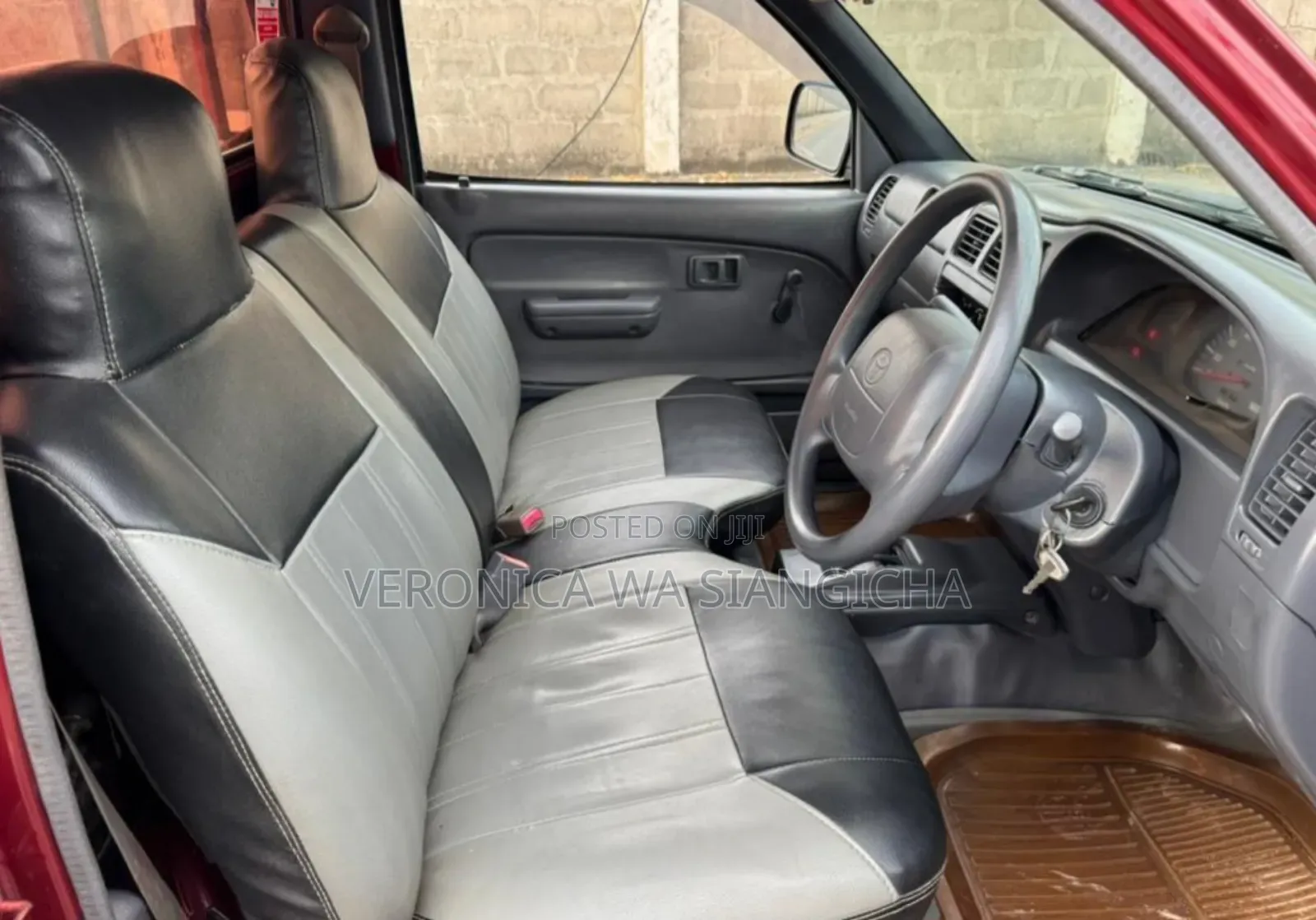 Toyota Hilux 2000 Red