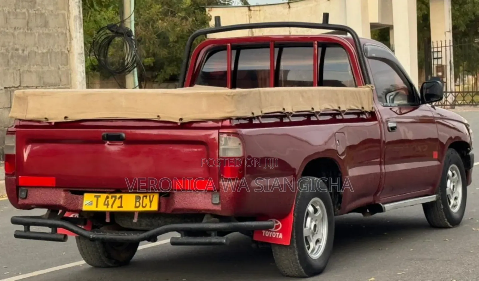 Toyota Hilux 2000 Red