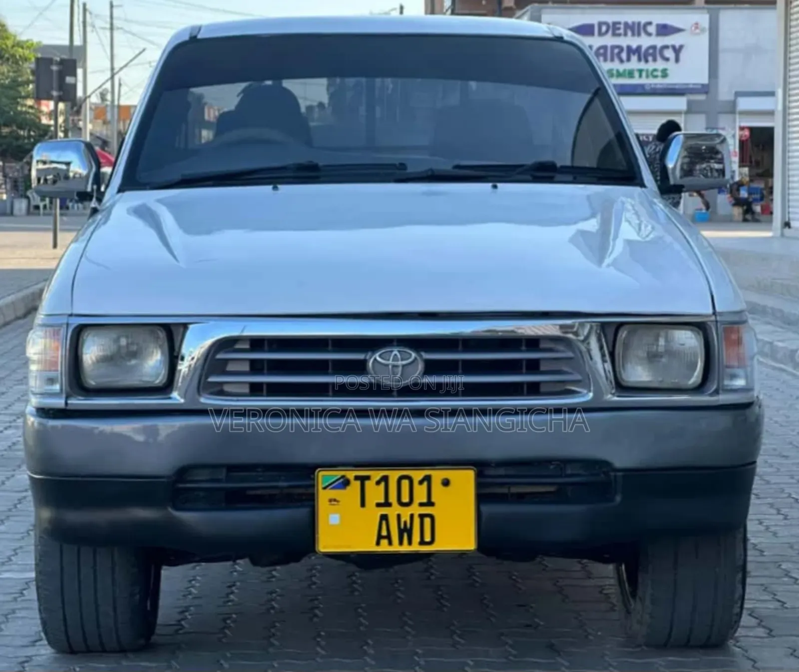 Toyota Hilux 2000 White