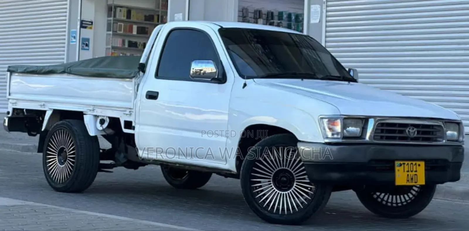 Toyota Hilux 2000 White