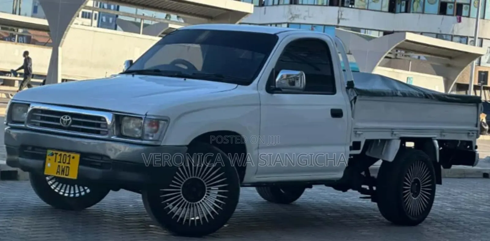 Toyota Hilux 2000 White