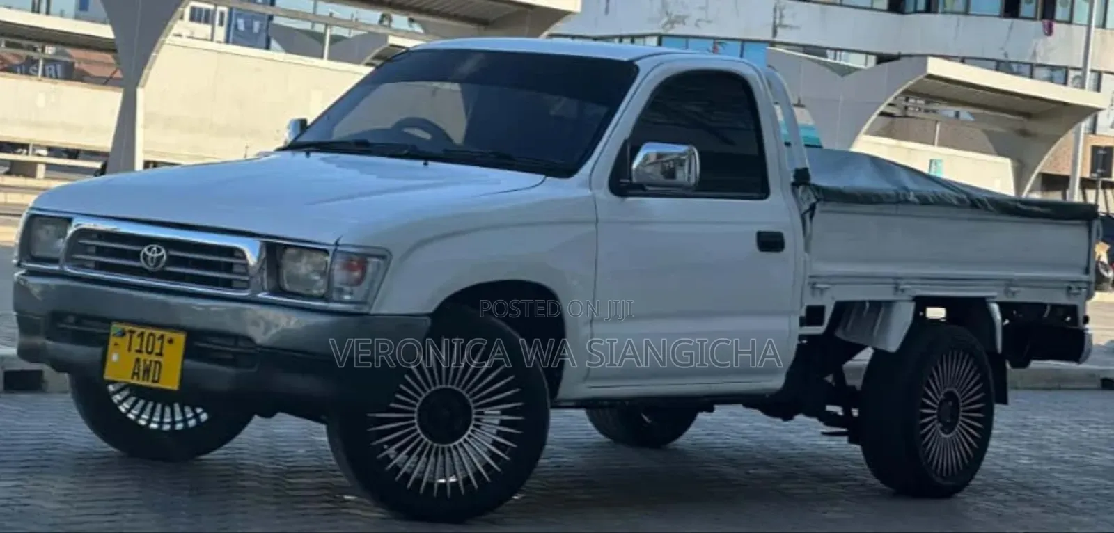 Toyota Hilux 2000 White
