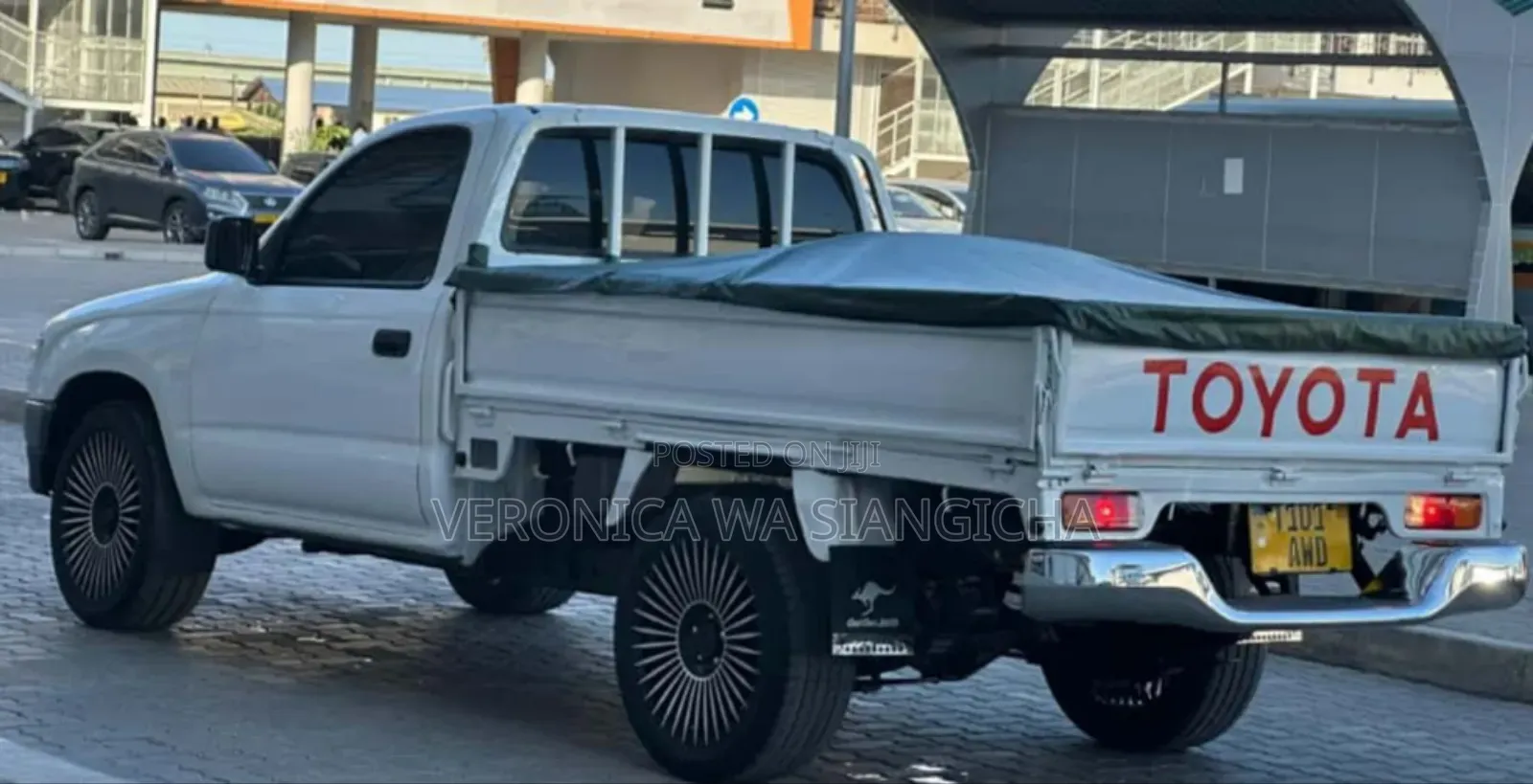 Toyota Hilux 2000 White