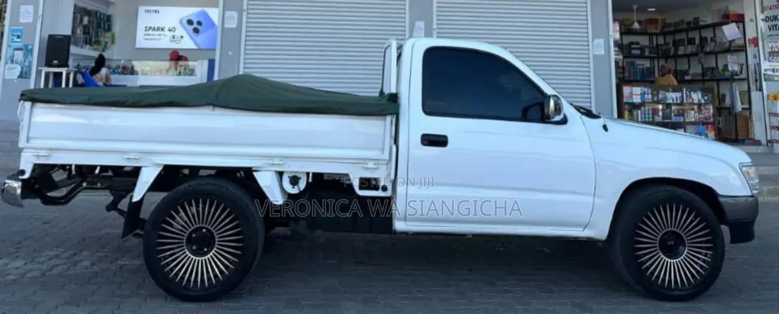 Toyota Hilux 2000 White