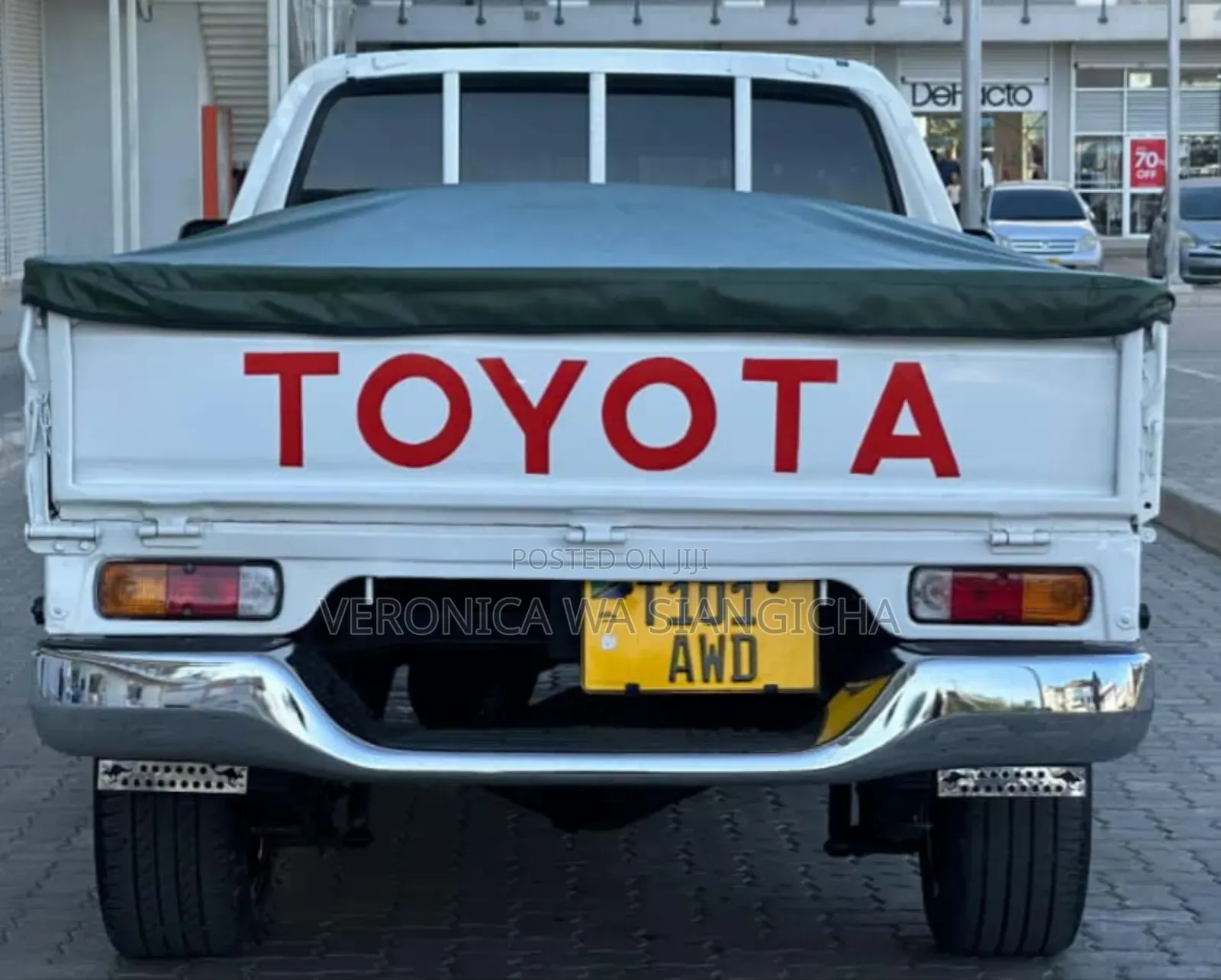 Toyota Hilux 2000 White