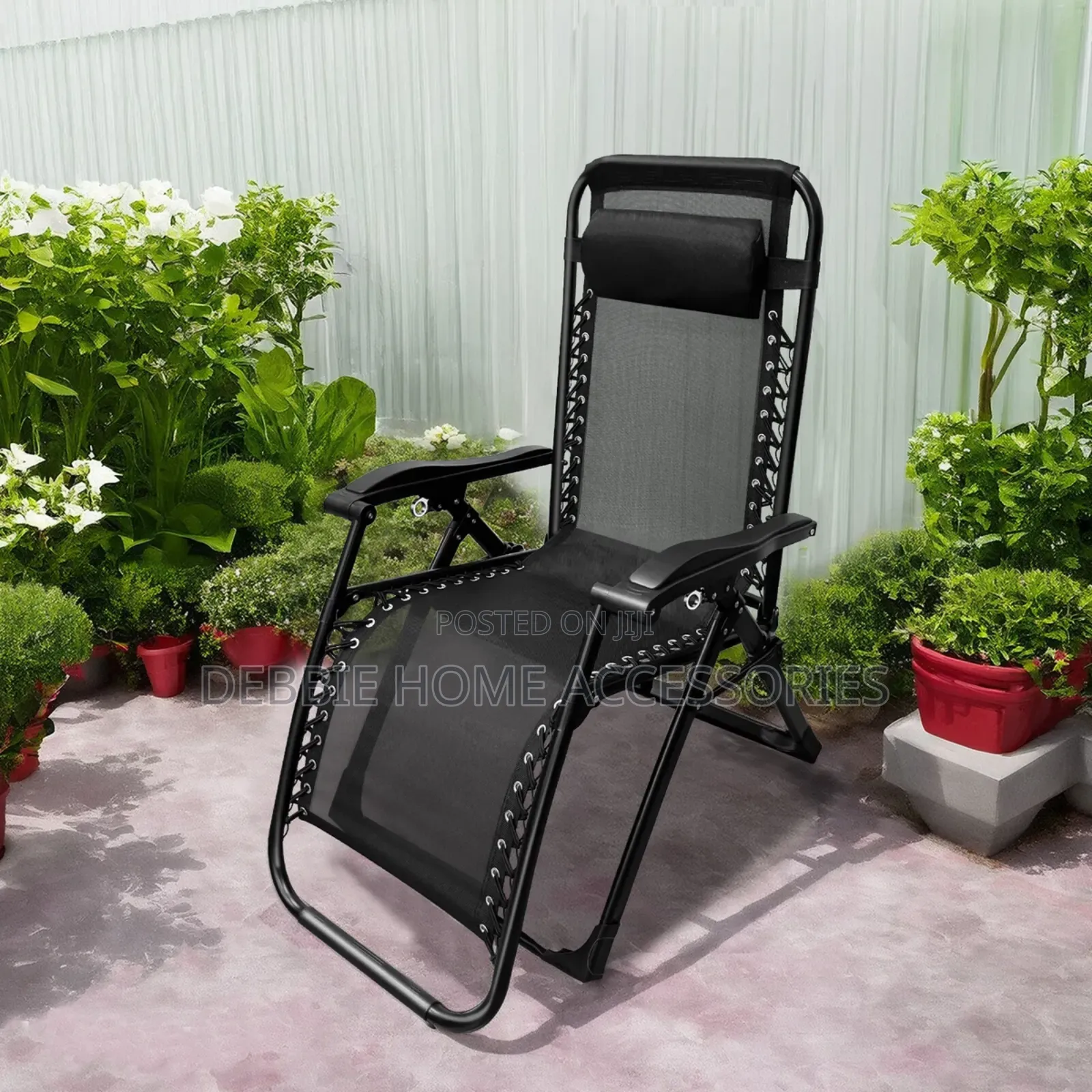 Black Zero-Gravity Recliner Chair With a Steel Frame