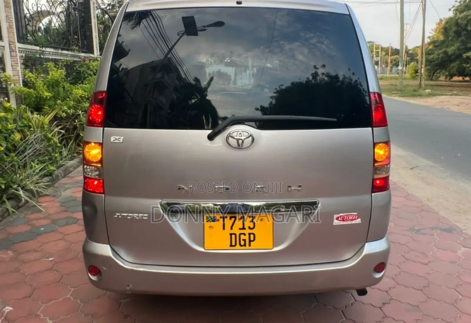 Toyota Noah 2005 Beige