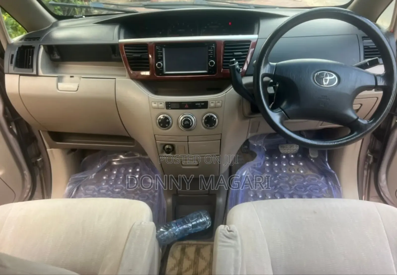 Toyota Noah 2005 Beige