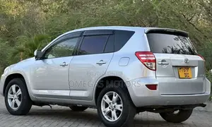 Toyota RAV4 2010 Silver