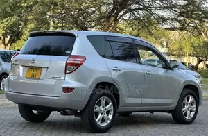Toyota RAV4 2010 Silver