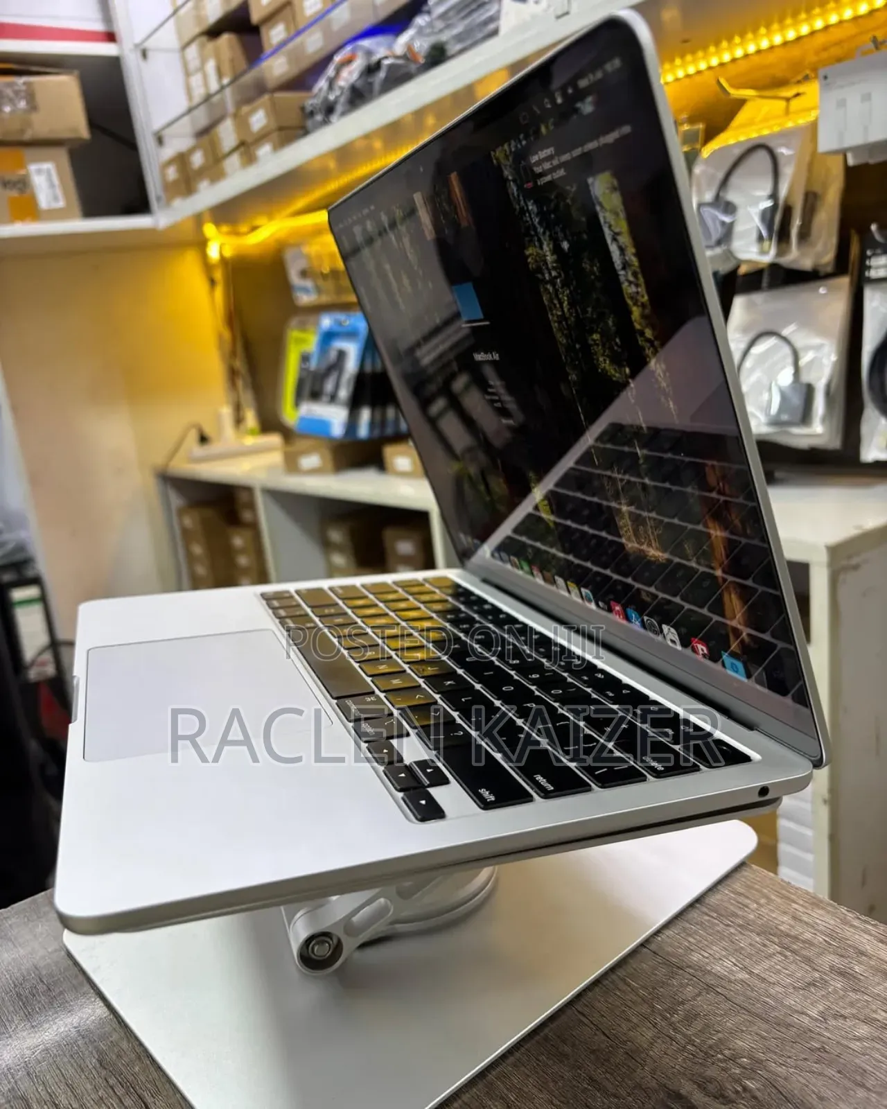 New Laptop Apple MacBook 16GB Apple M2 SSD 256GB