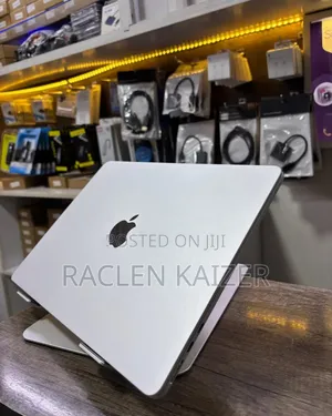 New Laptop Apple MacBook 16GB Apple M2 SSD 256GB