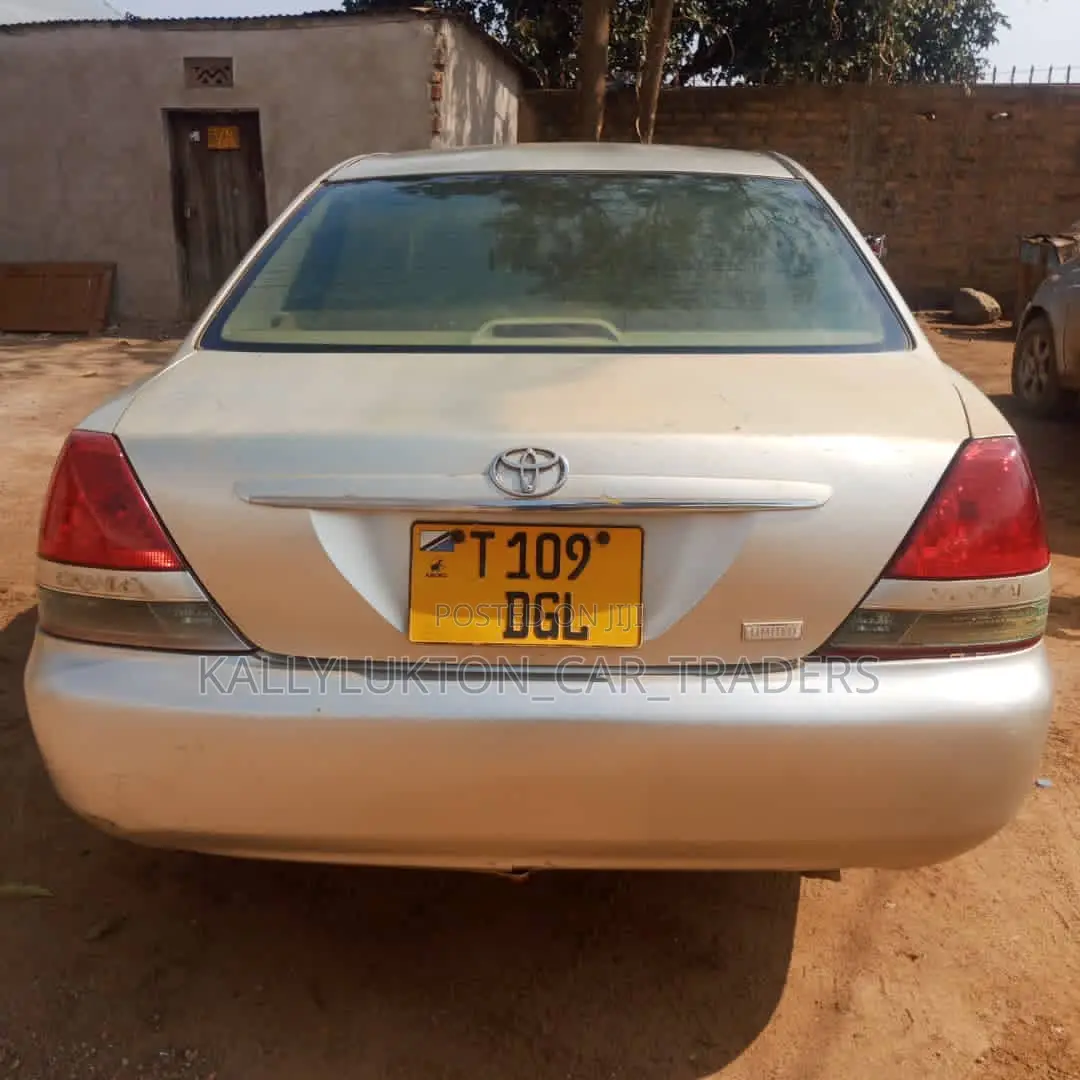 Toyota Mark II 2004 Silver