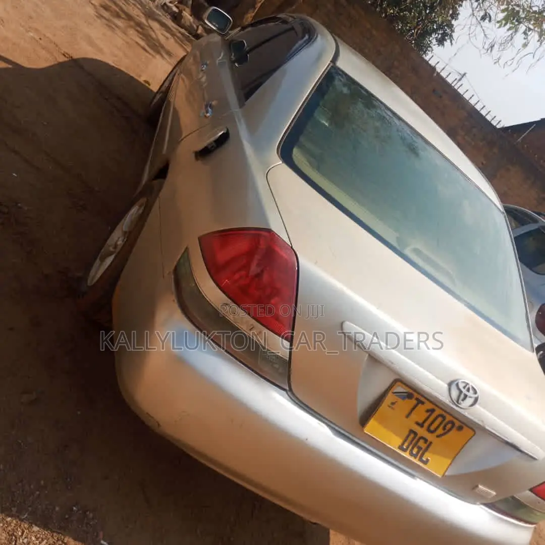 Toyota Mark II 2004 Silver
