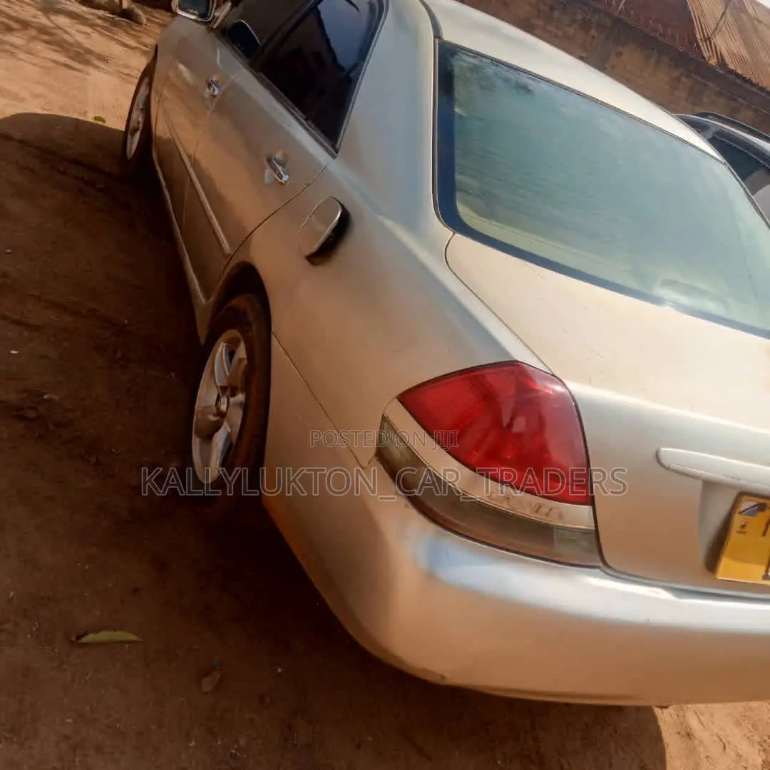 Toyota Mark II 2004 Silver