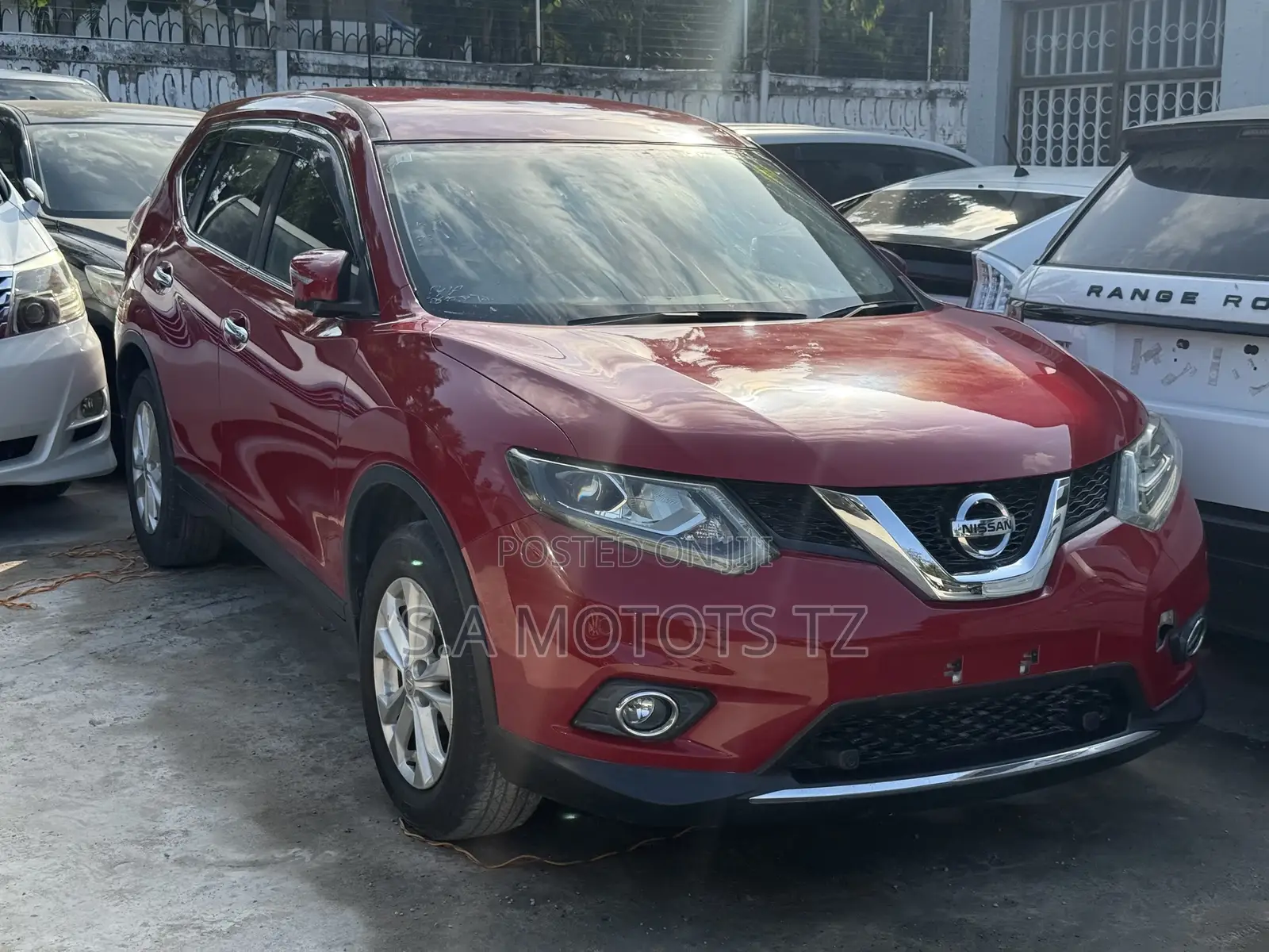 Nissan X-Trail 2.0 Petrol AWD 2014 Red
