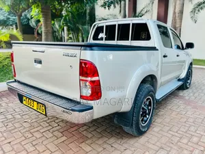 Toyota Hilux 2015 Silver