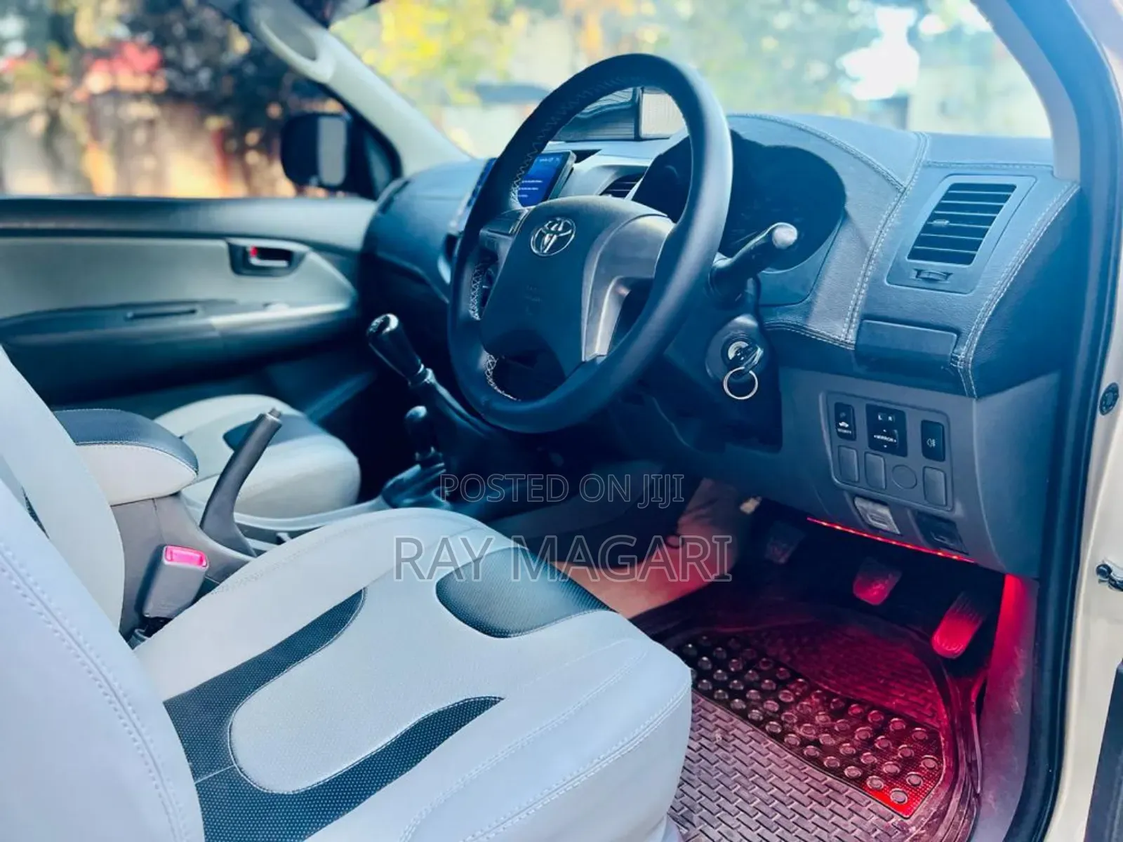 Toyota Hilux 2015 Silver