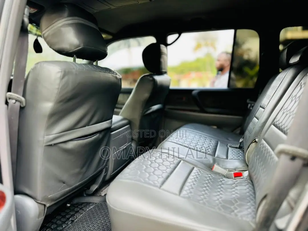 Toyota Land Cruiser 2005 Gray