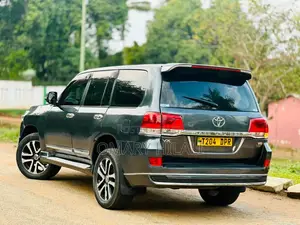 Toyota Land Cruiser 2005 Gray