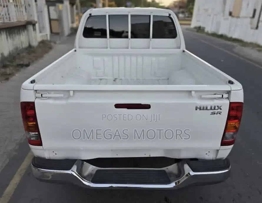 Toyota Hilux 2006 White