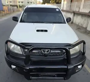 Toyota Hilux 2006 White