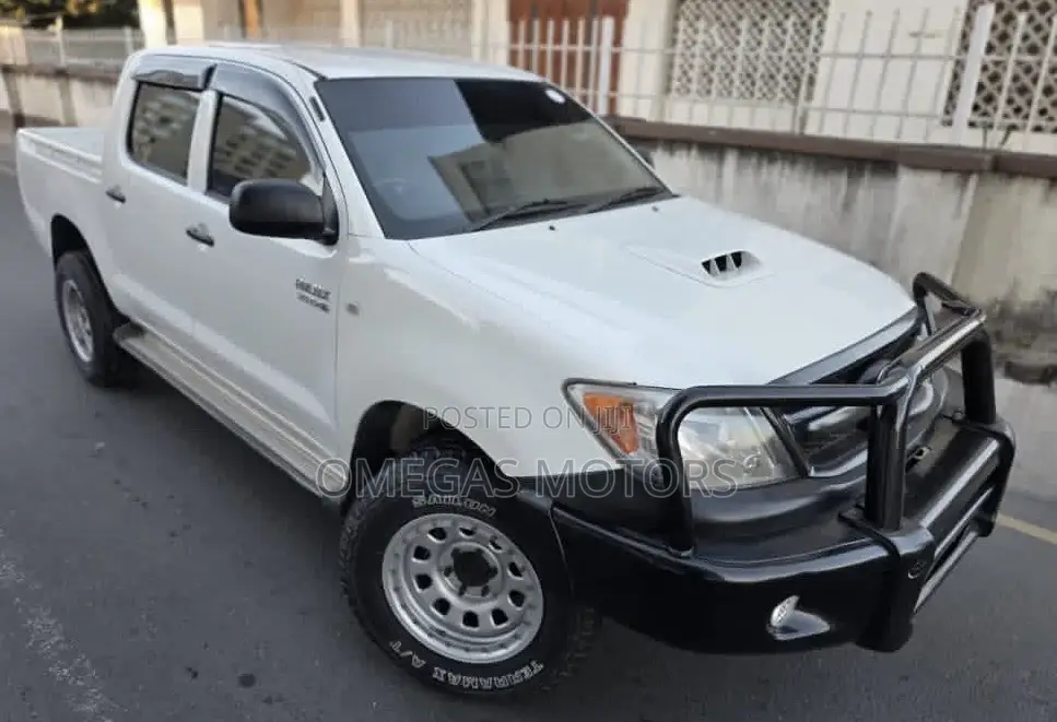 Toyota Hilux 2006 White