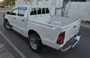 Toyota Hilux 2006 White